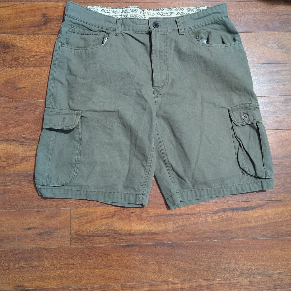 Mountain Ridge Size 34 Waist Shorts